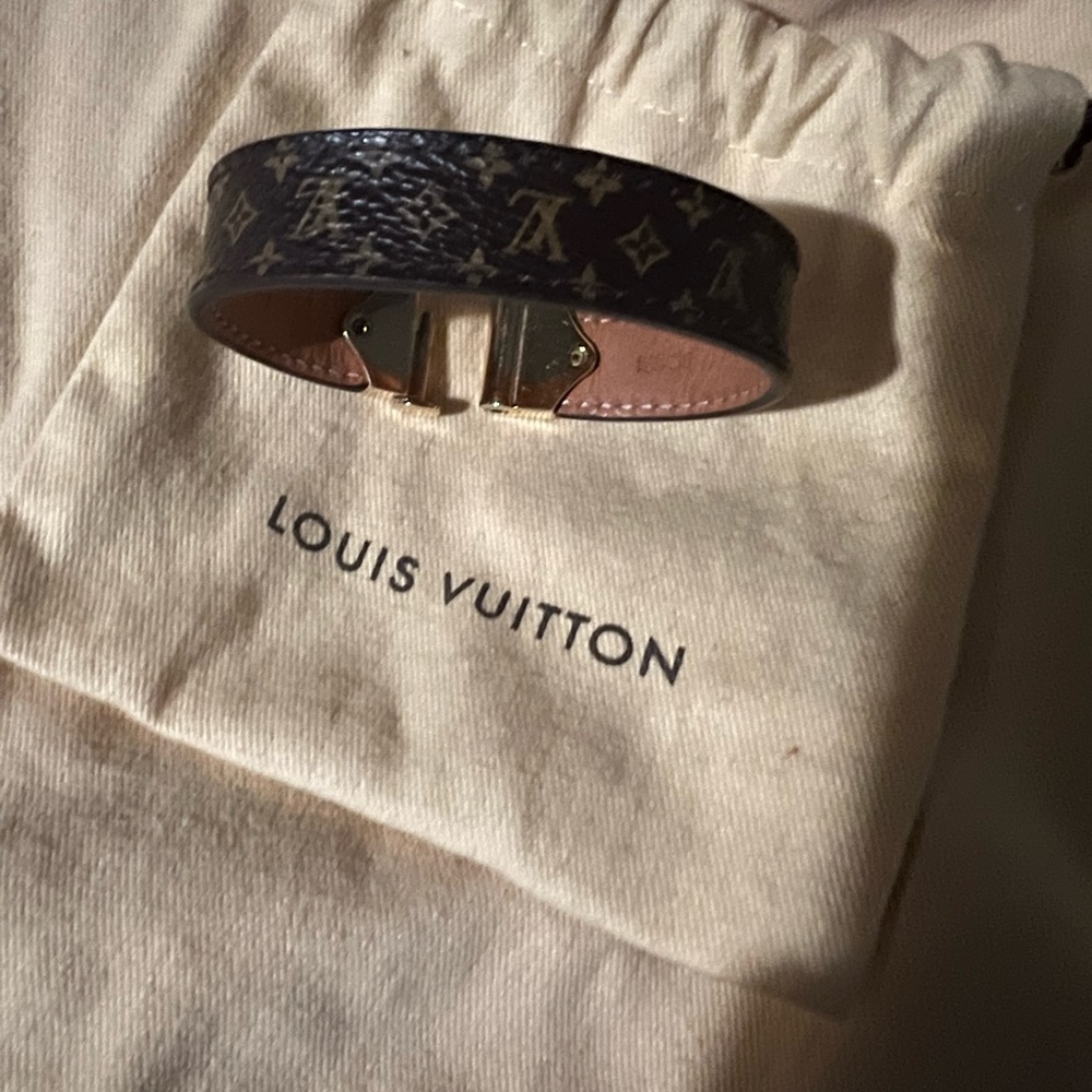 Authentic Louis Vuitton bracelet. Great condition brown, beige